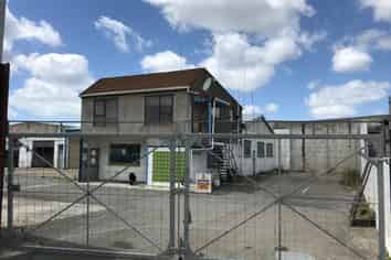 Warehouse with Security Fenced Yard