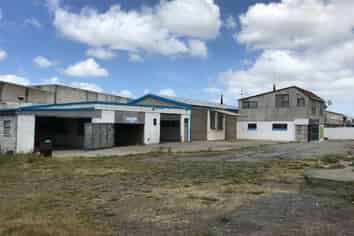 Warehouse with Security Fenced Yard