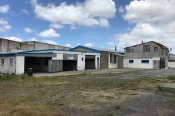 Warehouse with Security Fenced Yard