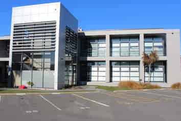 For lease - superb office opportunity