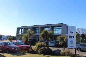 For lease - superb office opportunity