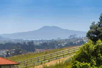 84 & 84A Point View Drive, East Tamaki Heights