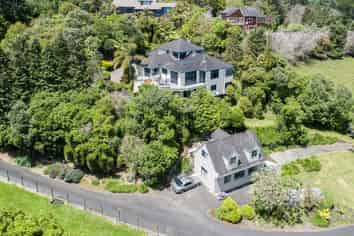 84 & 84A Point View Drive, East Tamaki Heights