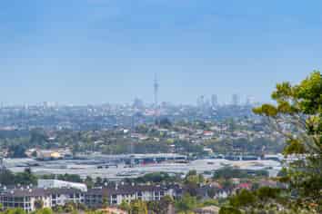 84 & 84A Point View Drive, East Tamaki Heights