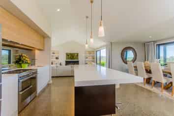 5 Hurihuri Road, Okura