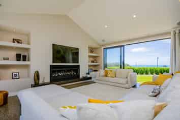 5 Hurihuri Road, Okura