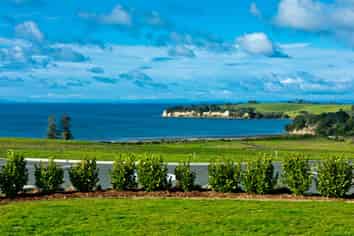 5 Hurihuri Road, Okura