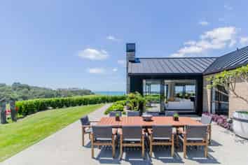 5 Hurihuri Road, Okura