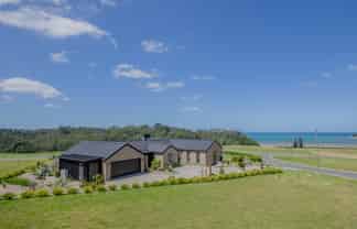 5 Hurihuri Road, Okura