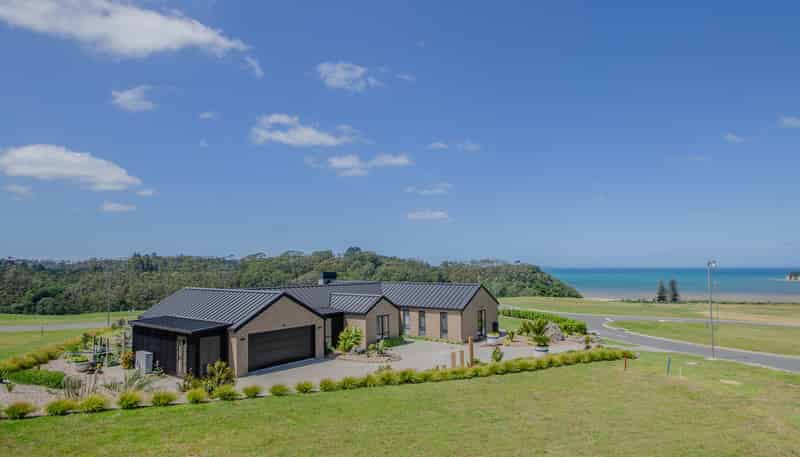 5 Hurihuri Road, Okura