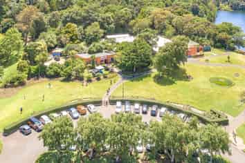 Thriving cafe with location, location, location!
