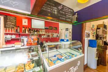 Thriving cafe with location, location, location!
