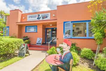 Thriving cafe with location, location, location!
