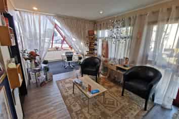 High profile retail/office space