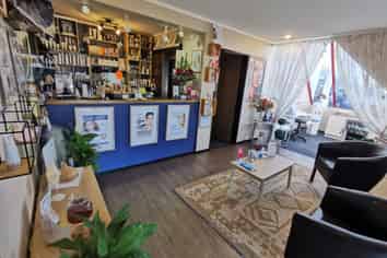 High profile retail/office space