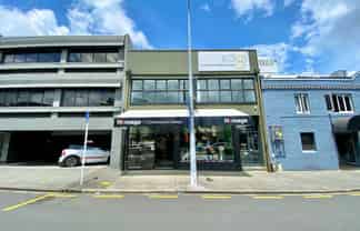 PERFECT POSITIONED NEWMARKET OFFICE