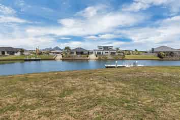 19 Stace Hopper Dr, One Tree Point