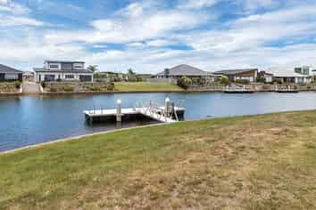 19 Stace Hopper Dr, One Tree Point