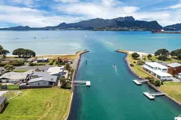 19 Stace Hopper Dr, One Tree Point