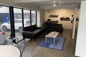 High Profile Showroom / Office