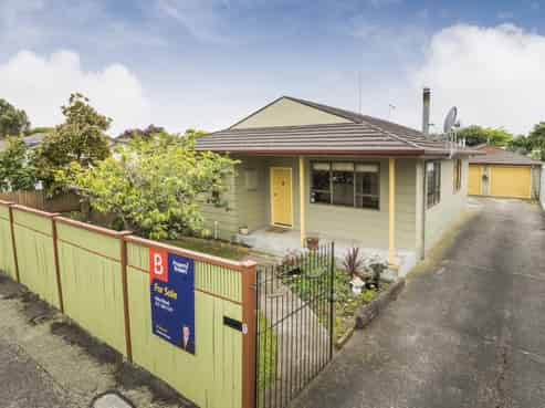 9 Shamrock Street, Takaro