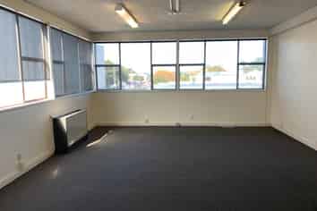 250M² ONEHUNGA OFFICE