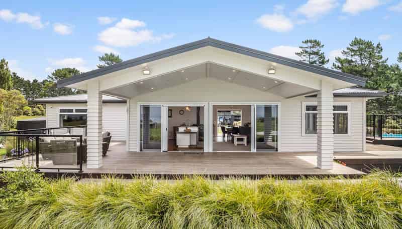 6 Tram Gully Road, Awhitu