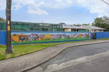 2 Queens Road, Waikanae Beach