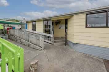 2 Queens Road, Waikanae Beach