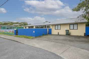 2 Queens Road, Waikanae Beach