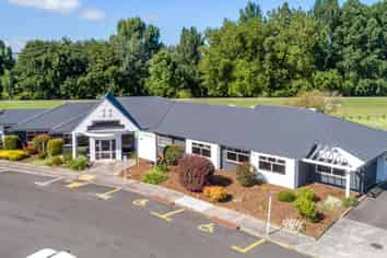 Central business and health hub for lease