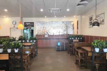 EXCELLENT LOCATION - RESTAURANTEURS WANTED