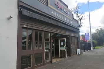 EXCELLENT LOCATION - RESTAURANTEURS WANTED