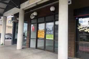 High profile retail with easy customer parking