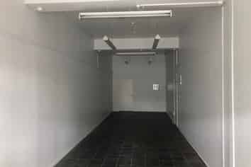 High profile retail with easy customer parking