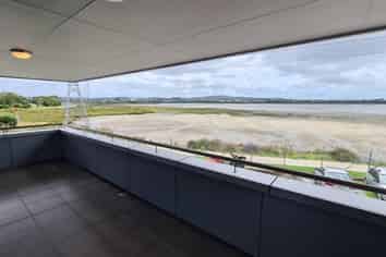 CBRE - Sublease Office Space To Impress