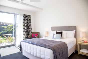 Beachside lifestyle opportunity - immediate income