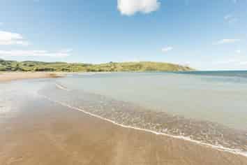 4 Shoal Beach Road, Waipawa