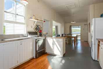 4 Shoal Beach Road, Waipawa