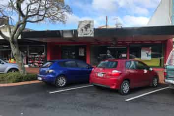 RETAIL SPACE ON SUNNY SIDE OF ERUERA