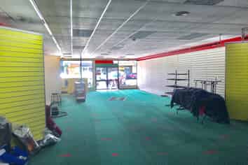 RETAIL SPACE ON SUNNY SIDE OF ERUERA