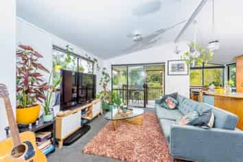 13 McEldowney Road, Titirangi