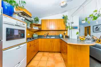 13 McEldowney Road, Titirangi