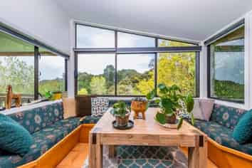 13 McEldowney Road, Titirangi