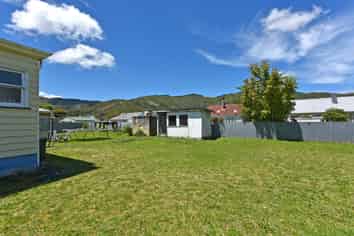 67 & 8 Bertram Grove, Naenae