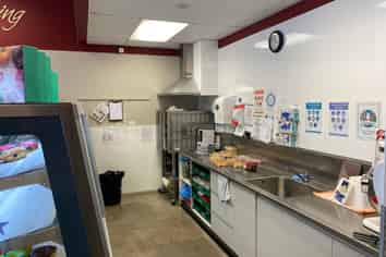 TOP REDWOODS LOCATION – PROMINENT FOOD HUB CORNER