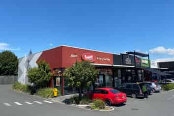 TOP REDWOODS LOCATION – PROMINENT FOOD HUB CORNER