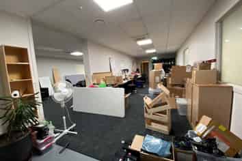 CHEAP TIDY OFFICE 205M²