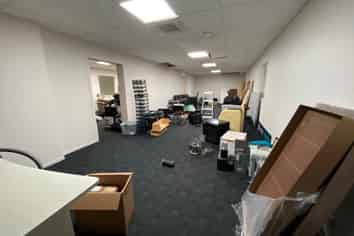 CHEAP TIDY OFFICE 205M²