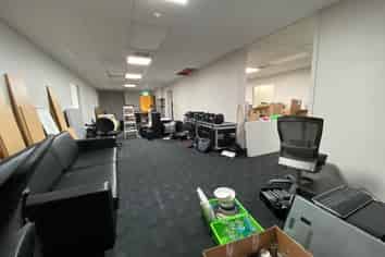 CHEAP TIDY OFFICE 205M²